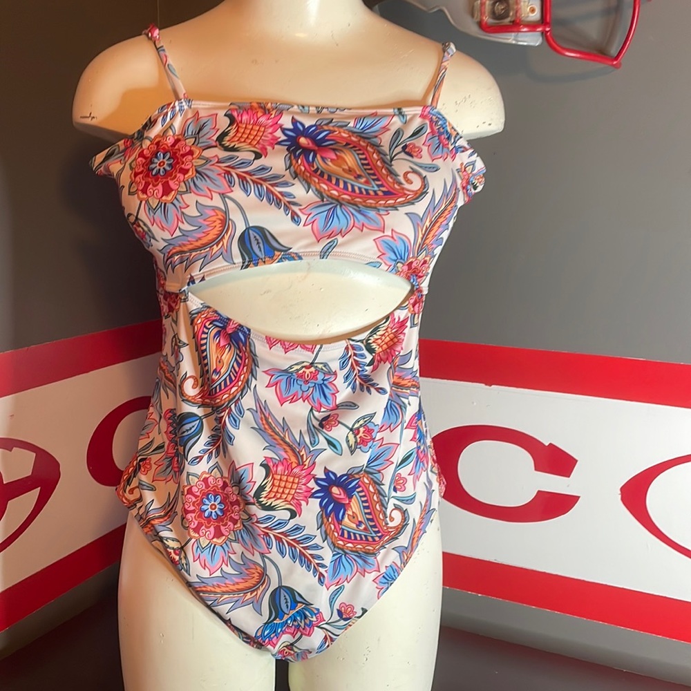 🎉Maternity One Piece Swimwear! Colorful Floral Pattern! Key hole Front!